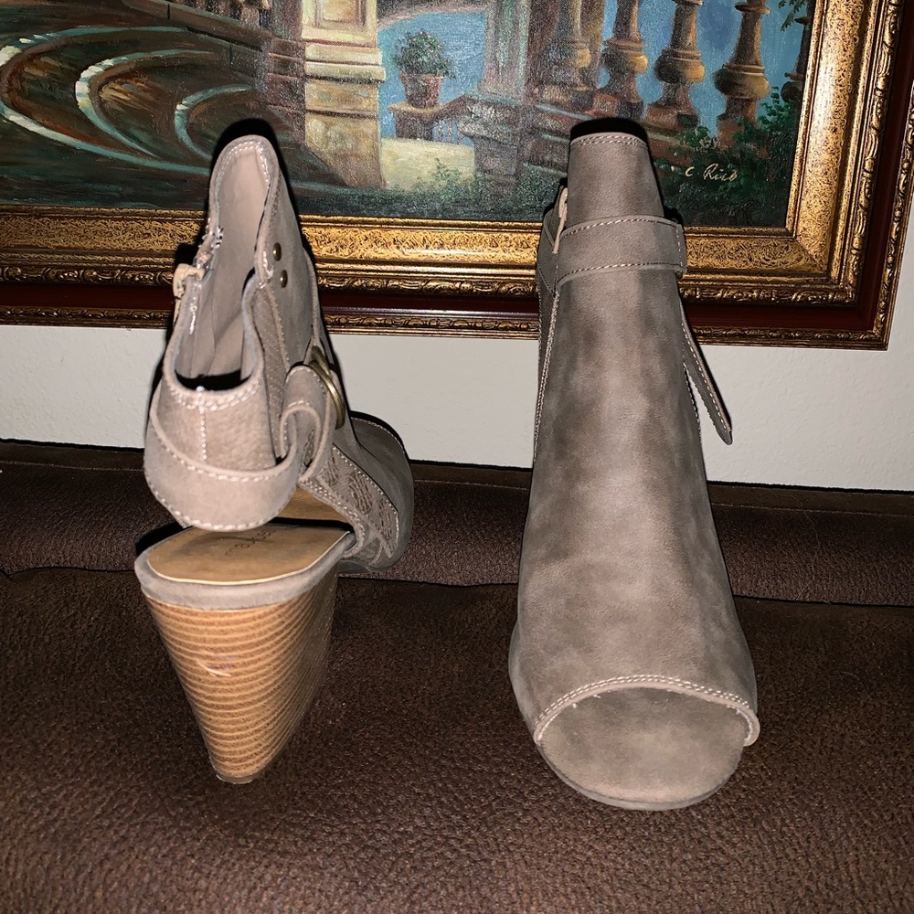 Peep toe booties - Picture 2 of 4